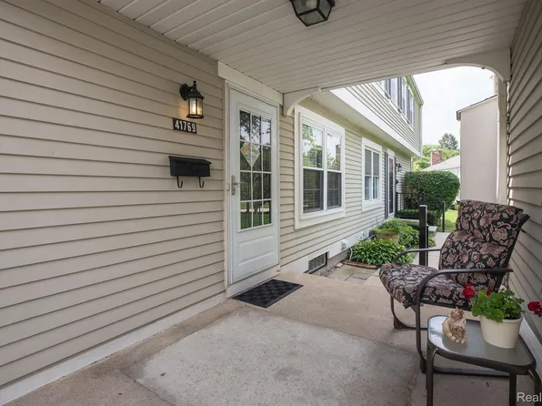 41769 Onaway Dr, Northville, MI 48167