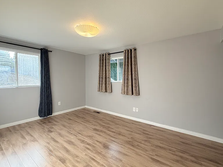 18913 SE 44th Pl — Photo 20
