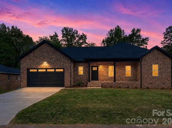 906 4th St NE, Conover, NC 28613