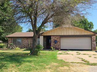 1014 Ash Dr, Sulphur, OK 73086