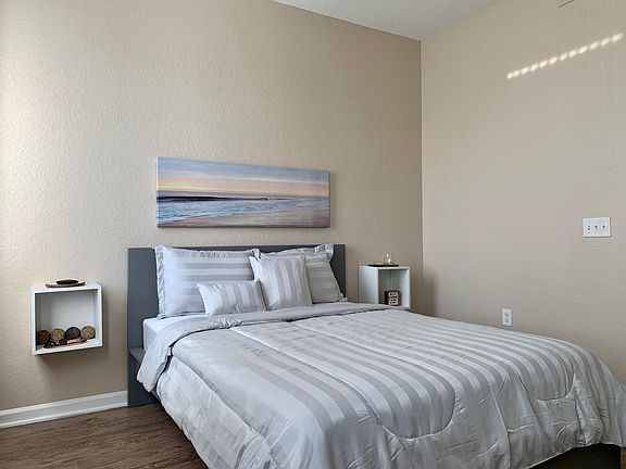 3rd image of 2059 SE Hillmoor Dr #201