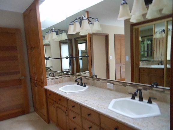 4th image of 16210 Matilija Dr