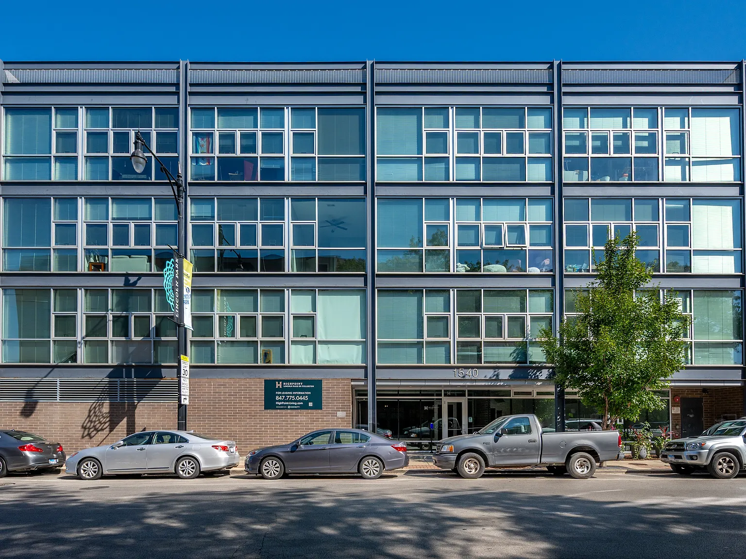 HIGHPOINT Lincoln Park on Fullerton — Photo 1