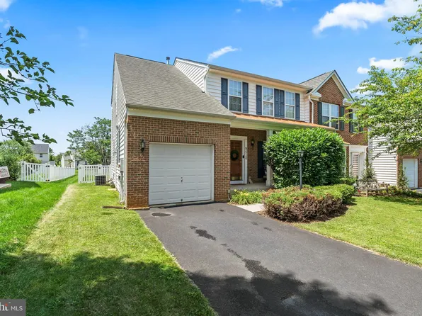 9418 Morning Walk Dr, Hagerstown, MD 21740