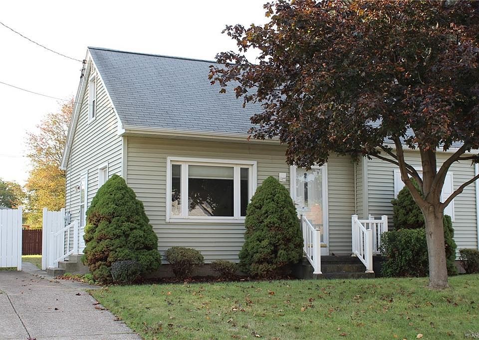 1st image of 1645 W 21st St