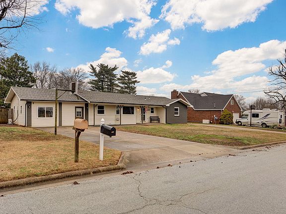 3rd image of 305 S Troy Avenue