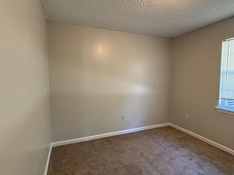 228 NE Jamey Ln — Photo 10