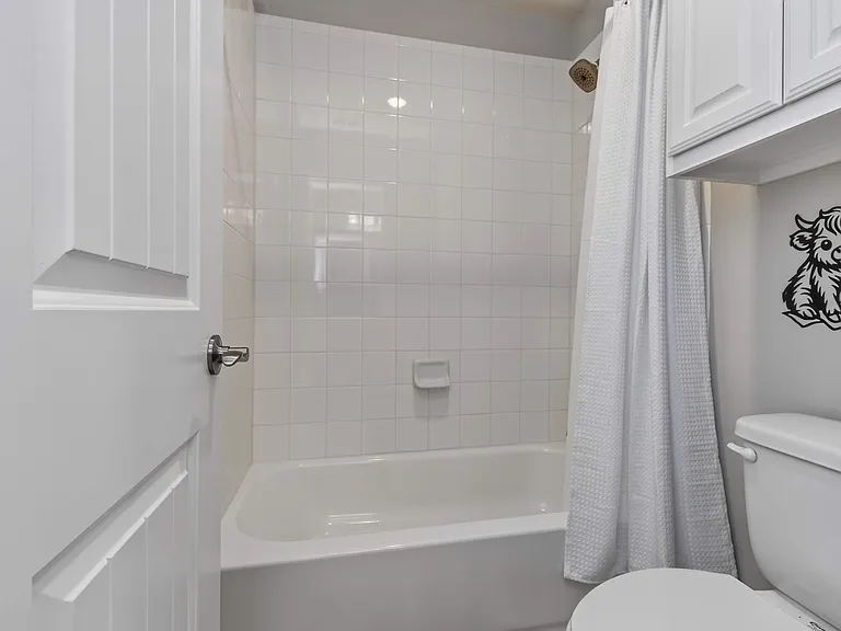2626 Flat Bush Ave — Photo 32
