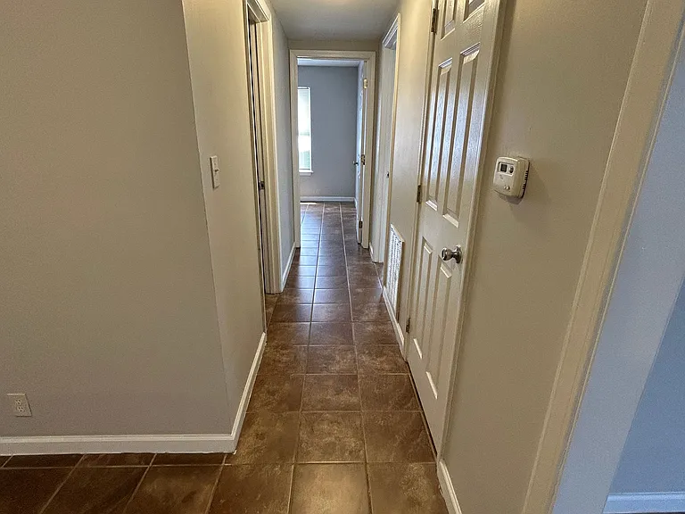 Oakcrest Apartments — Photo 12