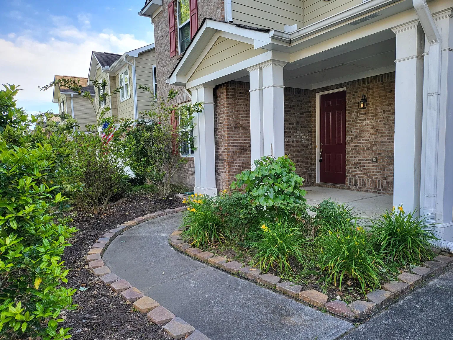 4 bed, 2.5 bath, 3705 sqft, $2,700 — Photo 1