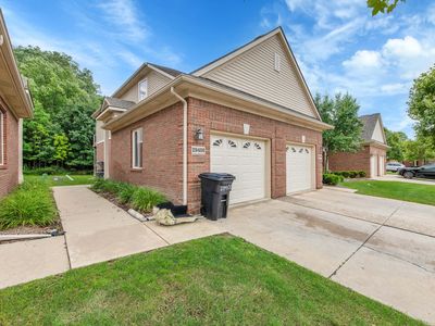 29400 Woodpark Cir, Warren, MI, 48092