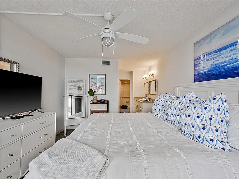 225 Beach Rd #205 — Photo 25