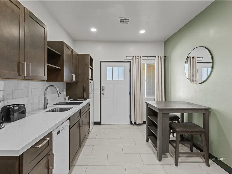 1879 W Pepper Tree Dr #B1 — Photo 3