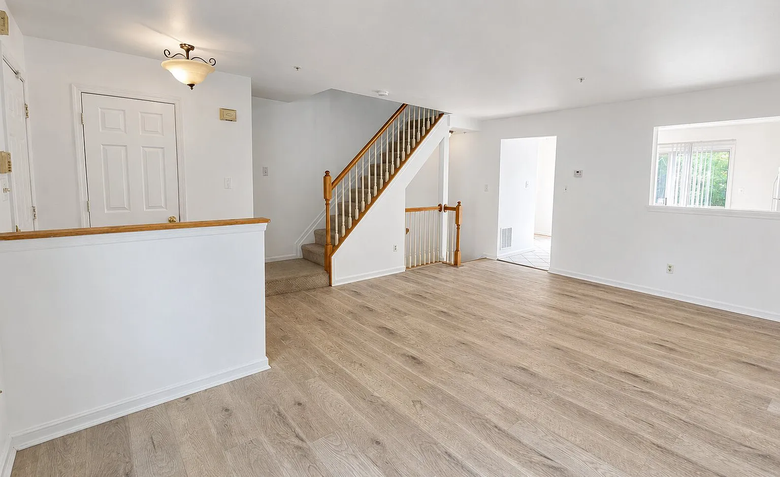 Spacious 3-BR Townhome for Rent in Garrison Overlook — Photo 2