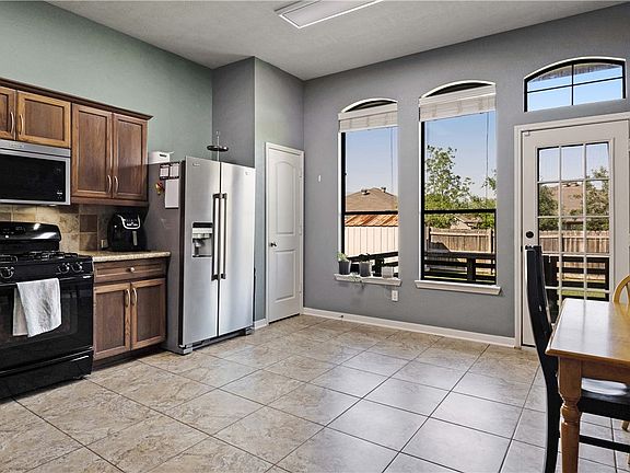 5th image of 203 Simi Dr