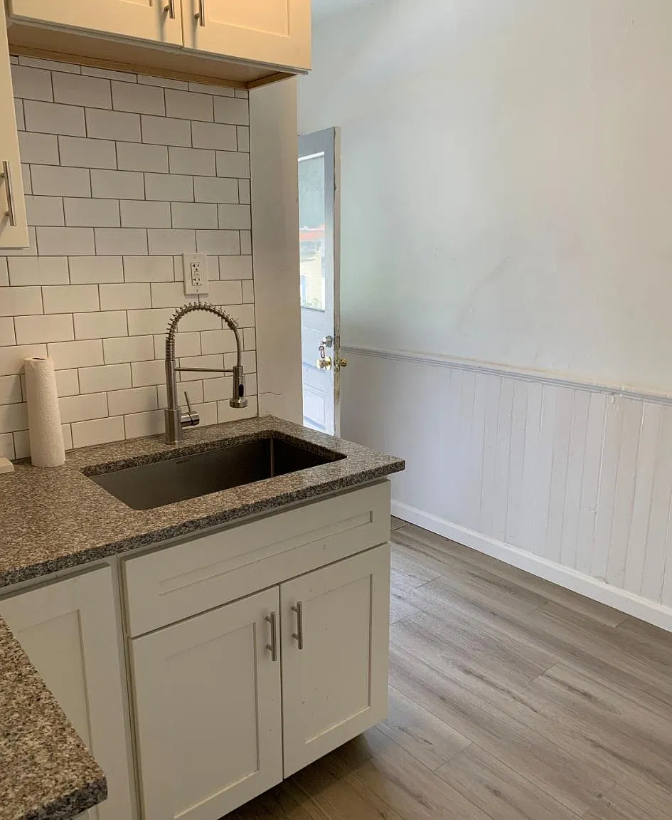 2 bed, 900 sqft, $1,795 — Photo 2