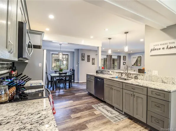 10 Highpoint Court #10, Woodbury, CT 06798