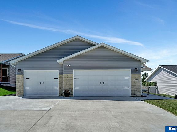 3rd image of 7833 Renatta Dr
