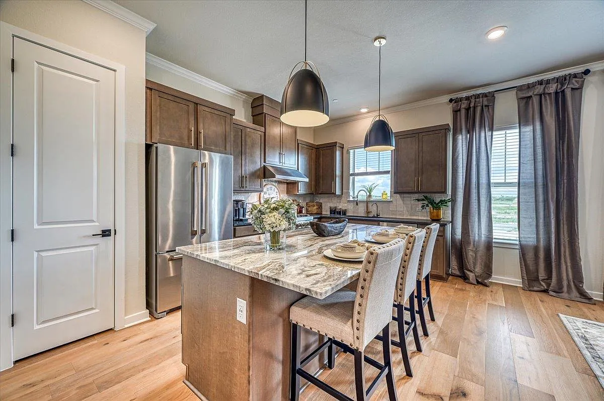 3 bed, 5.0 bath, 2987 sqft, $3,200 — Photo 3