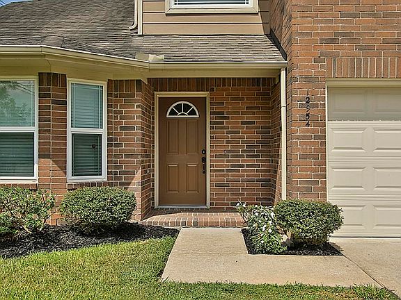 3rd image of 12954 Rockford Dr