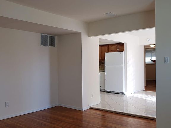 3rd image of 2202 E 57th Pl #2