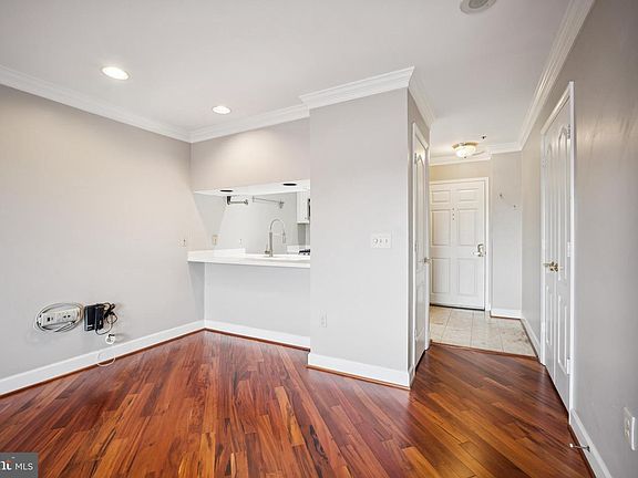 5th image of 1050 N Stuart St APT 411
