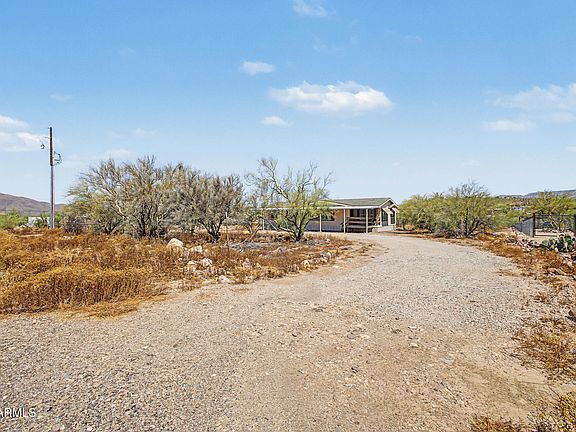 3rd image of 1628 E CIRCLE MOUNTAIN Road