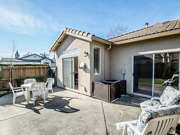 3rd image of 1501 Arncliffe Way