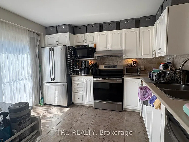 684 Beatrice Dr — Photo 8
