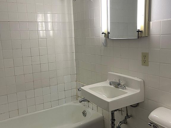 5th image of 176 E 2nd St #14