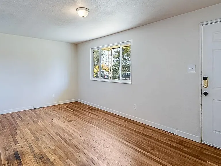 244 Cribbon Ave — Photo 3