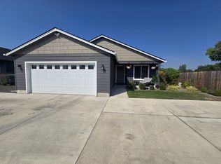2837 Caster Ln #B, Medford, OR 97501