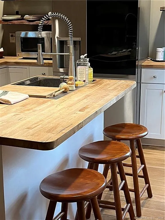 3 bed, 2.0 bath, 1411 sqft, $3,200 — Photo 4