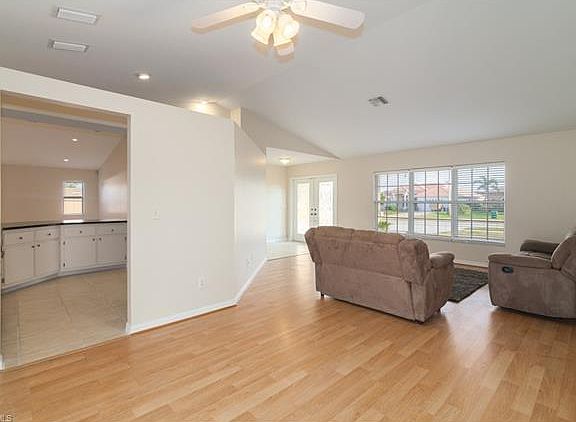4th image of 2588 Surfside Blvd