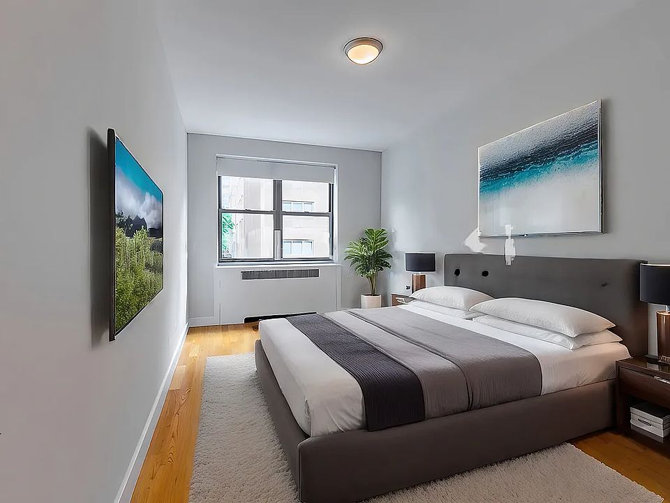 2nd image of 449 W 50th St #C
