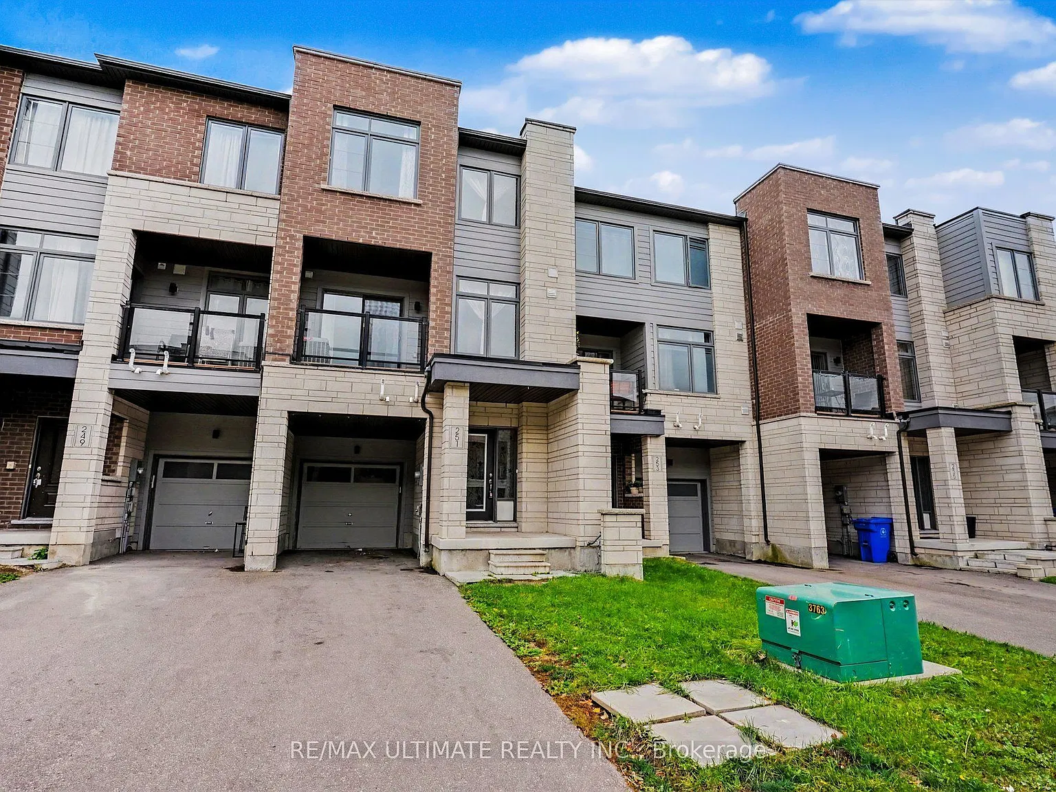 3 bed, $2,995 — Photo 1