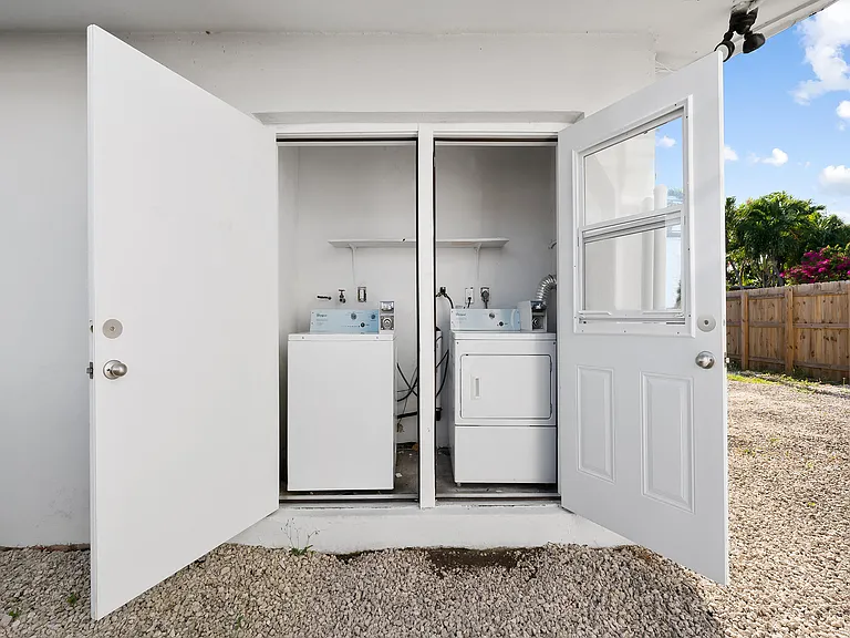 321 SW 14th St #3 — Photo 14