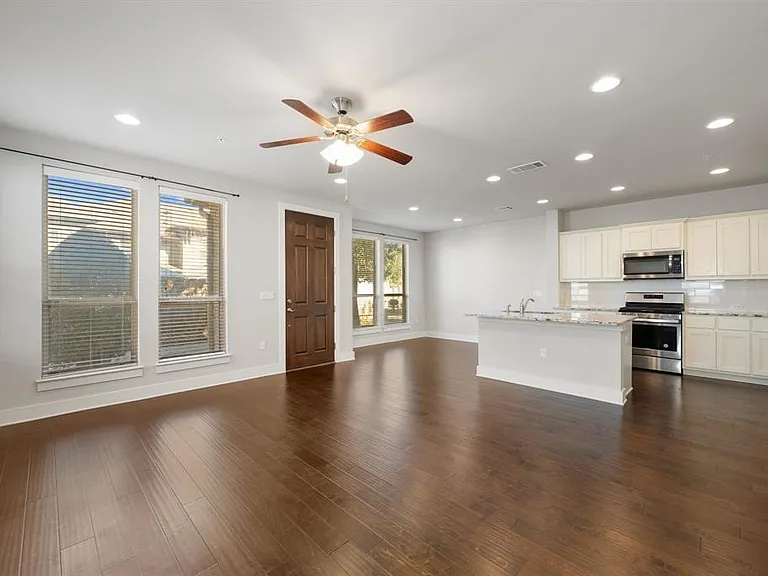 13800 Lyndhurst St #326 — Photo 6