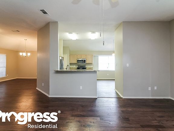4th image of 924 Winterbury Ct
