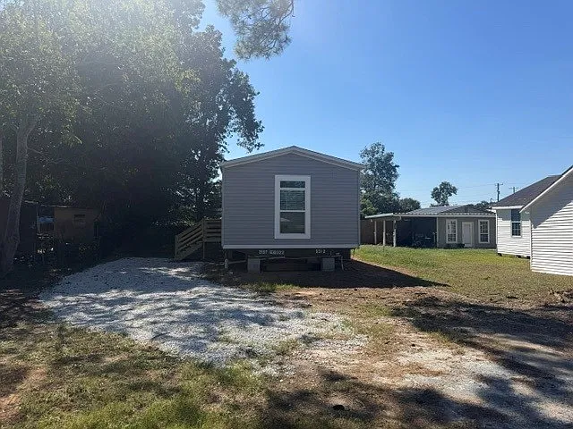 3 bed, 1200 sqft, $1,300 — Photo 1