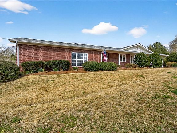 3rd image of 1067 Trace Rd