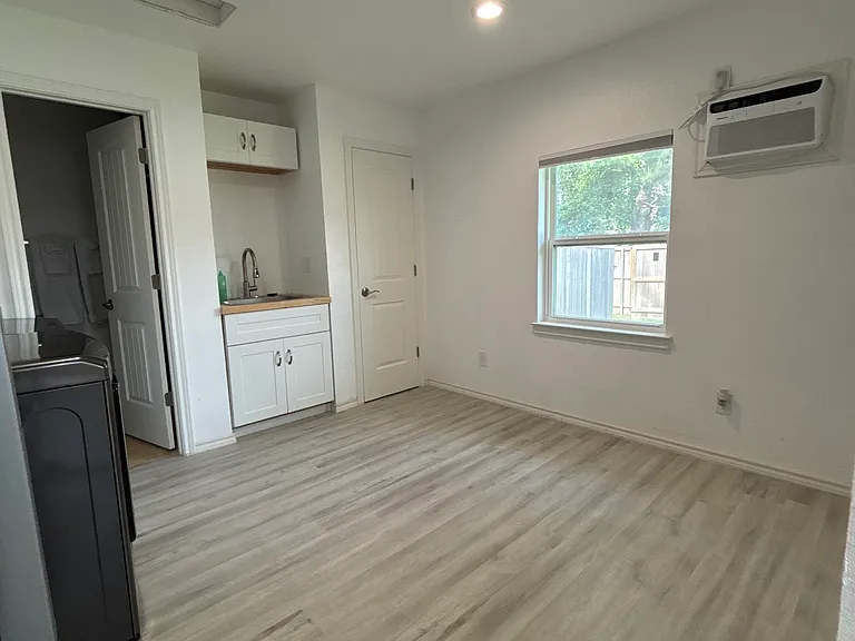 547 Lavena St — Photo 5