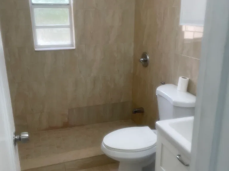 3430 SW 10th St #3 — Photo 7