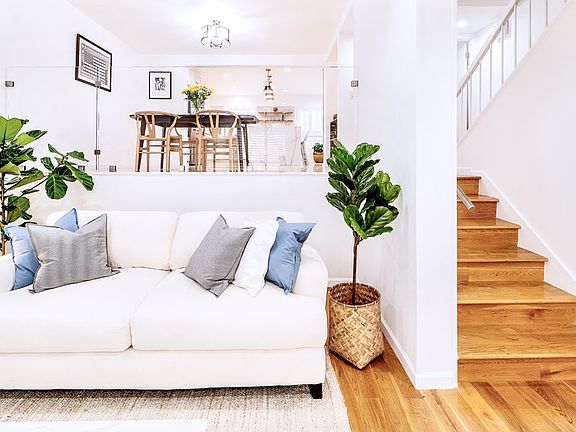 4th image of 4729 La Villa Mari Unit D