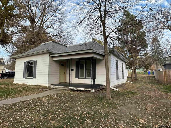 1038 Hawthorne Ave, Crete, NE 68333