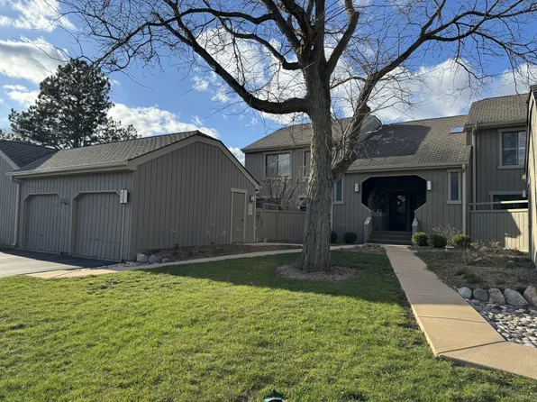 950 Fairway Cir APT A, Lake Barrington, IL 60010