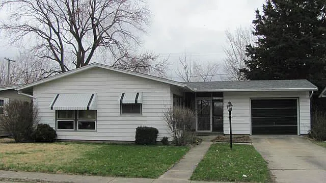 15 Lynwood Dr photo 1
