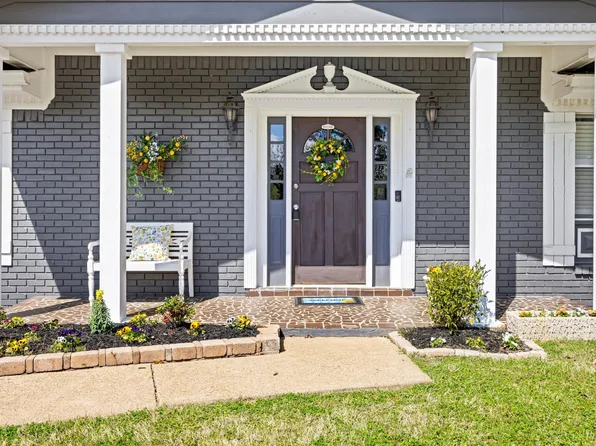 483 King Crest Ln, Hixson, TN 37343