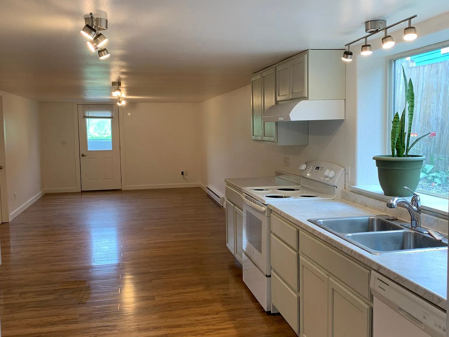 6270 Arizona Aly — Photo 2