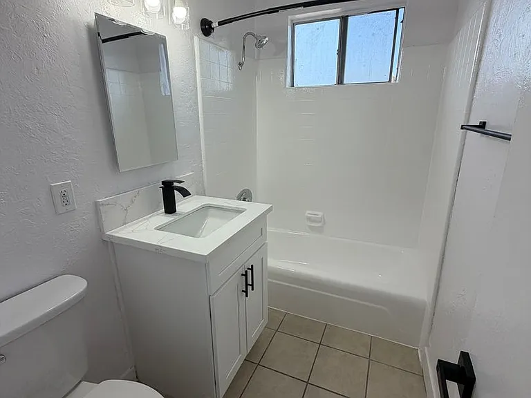 2324 S Marvin Ave — Photo 5